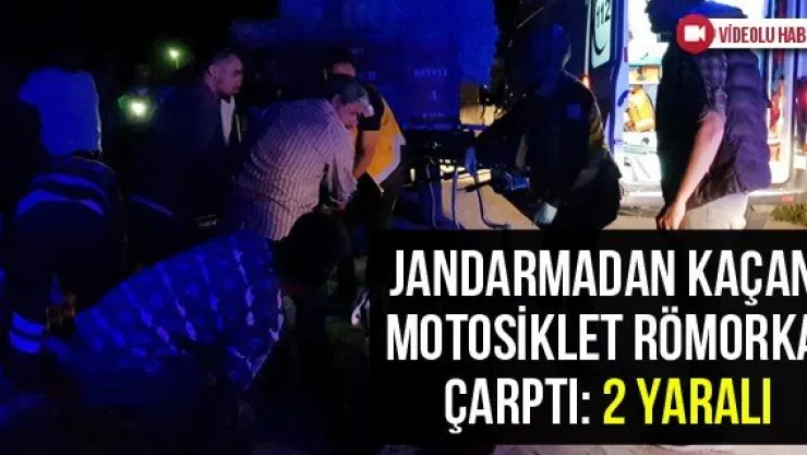 Jandarmadan kaçan motosiklet römorka çarptı: 2 yaralı