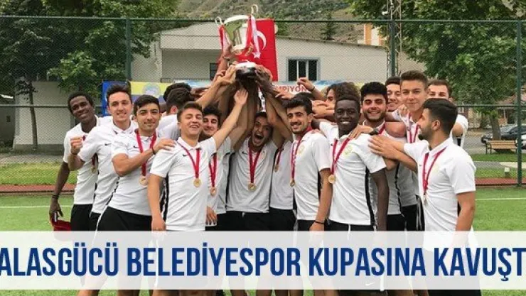 Talasgücü Belediyespor kupasına kavuştu
