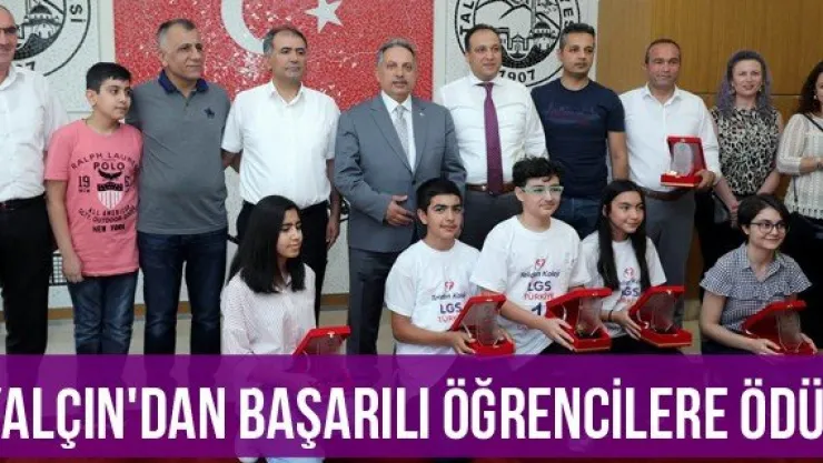 Yalçın'dan başarılı öğrencilere ödül