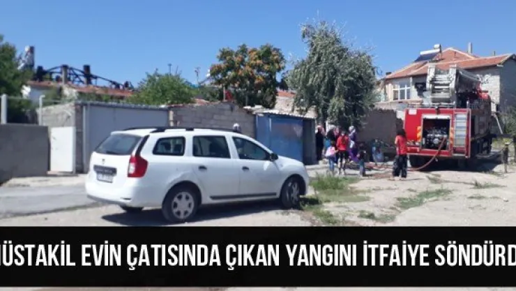 Müstakil evin çatısında çıkan yangını itfaiye söndürdü