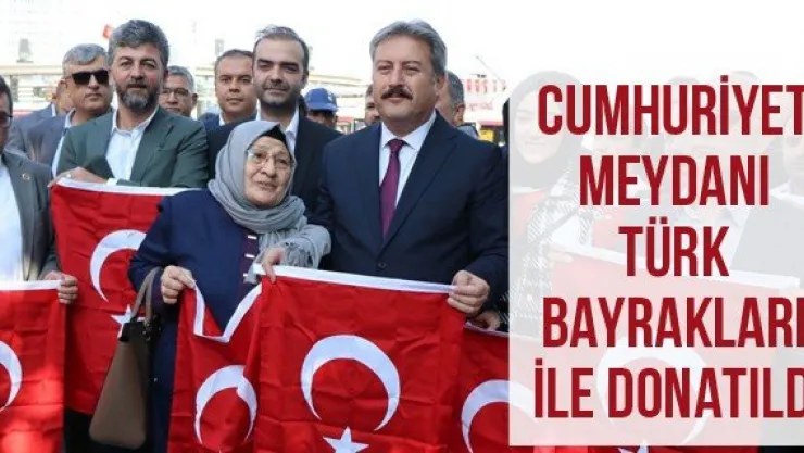 Cumhuriyet Meydanı Türk bayrakları ile donatıldı