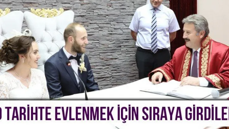 O tarihte evlenmek için sıraya girdiler