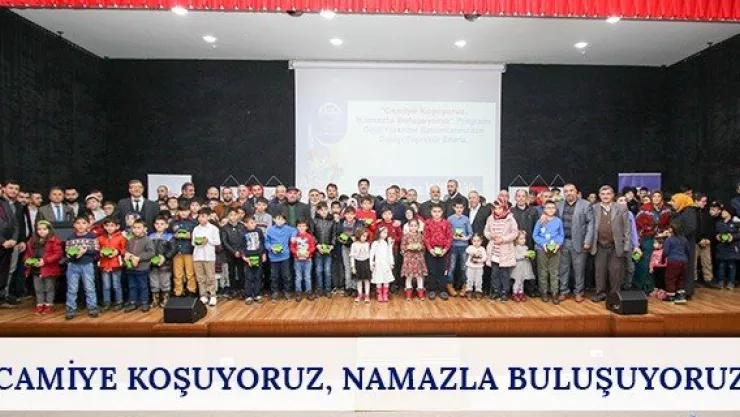 &quotCamiye koşuyoruz, namazla buluşuyoruz"