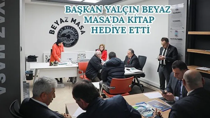 Yalçın Beyaz Masa'da kitap hediye etti