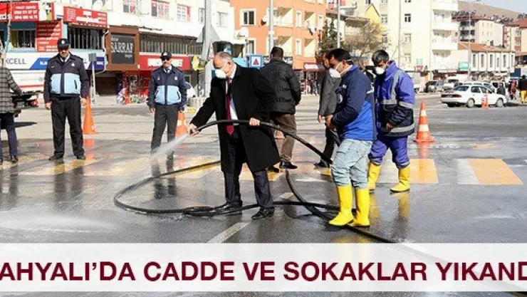 Yahyalı'da cadde ve sokaklar yıkandı