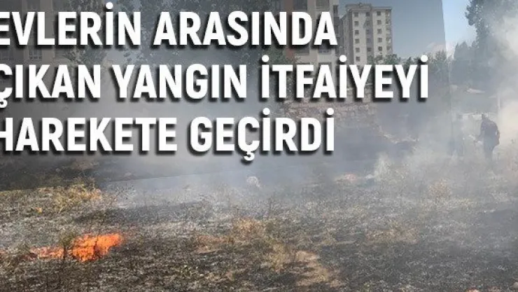 Evlerin arasında çıkan yangın itfaiyeyi harekete geçirdi