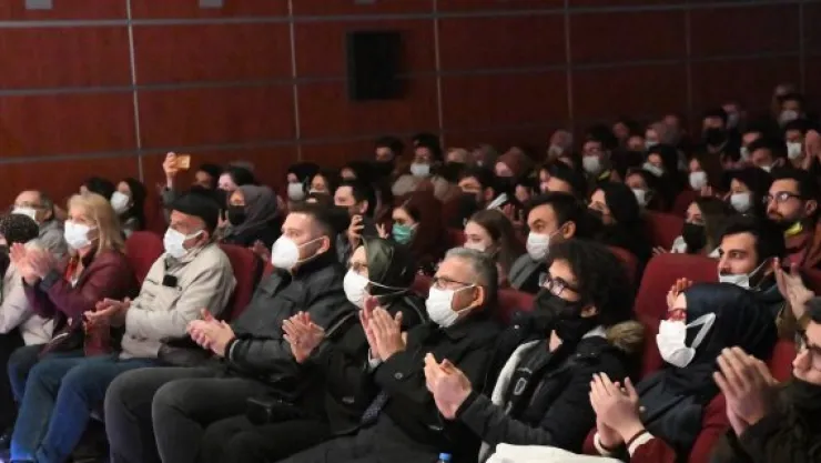 BAŞKAN BÜYÜKKILIÇ DEVLET TİYATROSUNU İZLEDİ, TİYATROYA DAVET ETTİ