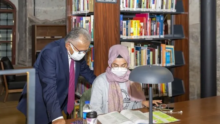 BÜYÜKŞEHİR'İN İKİ KÜTÜPHANESİNDE YENİ SAAT DÜZENLEMESİ