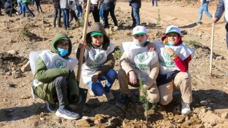 YAHYALI'DA 5 BİN FİDAN TOPRAKLA BULUŞTU