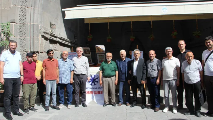 21. Yüzyıl Hicaz Seyahatnamesi için imza ve tanıtım günü yapıldı