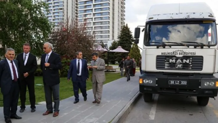 2 adet damperli kamyon ve 1 adet çöp transfer semitreyler aracı hayırlı olsun!