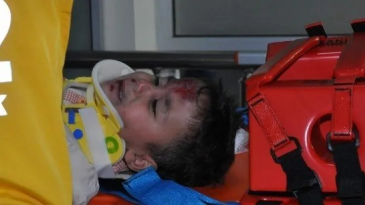 2 Yaşındaki Çocuk 2. Kattan Düşerek Ağır Yaralandı