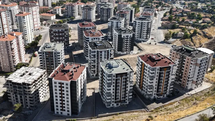 300 daire yarın hak sahiplerine teslim edilecek