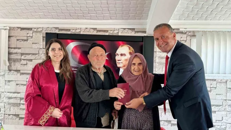 60 yıl sonra resmi nikah kıydılar