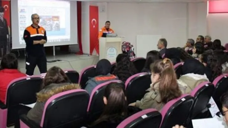 75. yıl il halk kütüphanesinde sivil savunma semineri