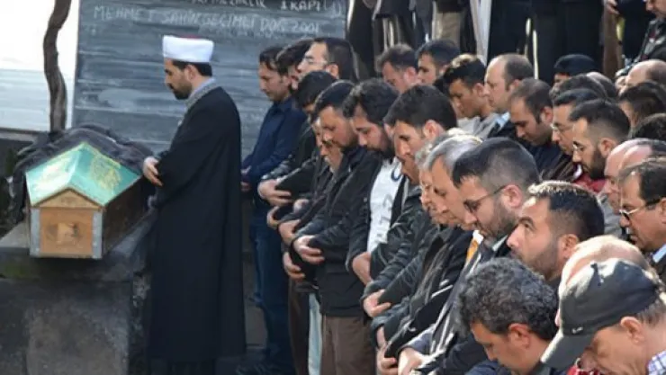 8. kattan düşerek vefat eden çocuk son yolculuğuna uğurlandı