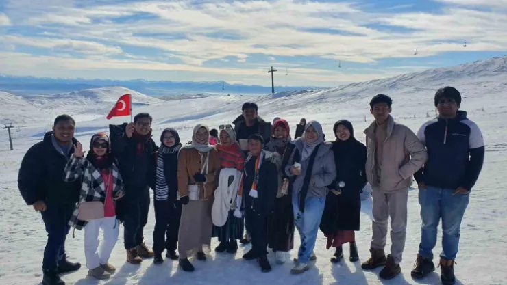 Endonezyalı turistler Erciyes'e hayran kaldı