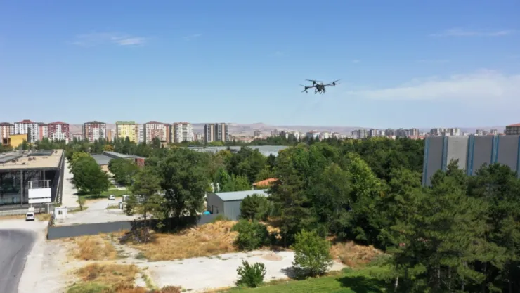 Açık alanlarda drone ile ilaçlama