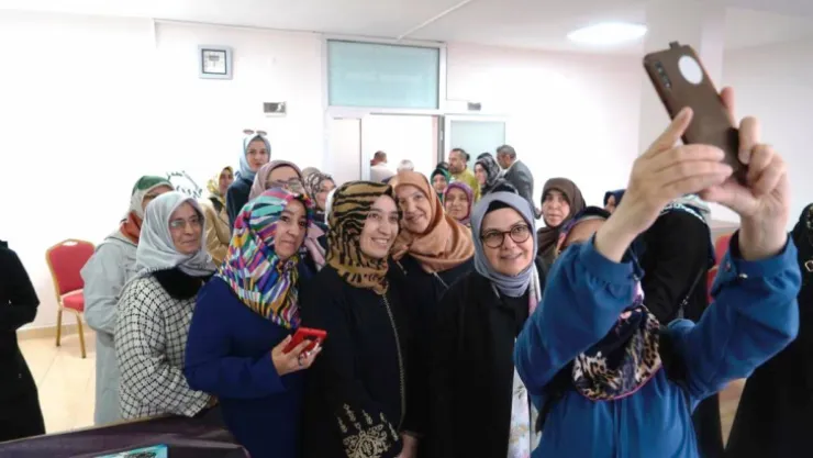 Aday Ayşe Böhürler'e Kadın Platformu'nda sevgi seli