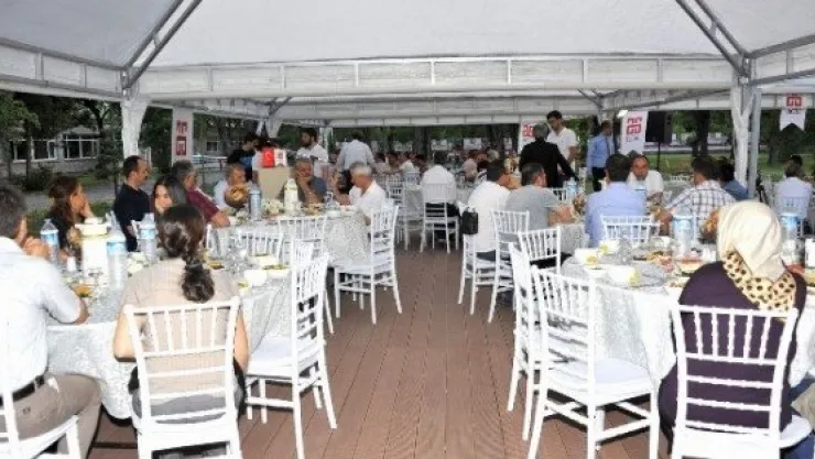 Agü'den Eğitim Camiasına İftar Yemeği