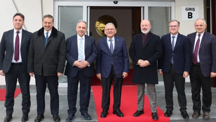 Ak Parti'li Belediye Başkanları 2025 hedefleri için bir araya geldi