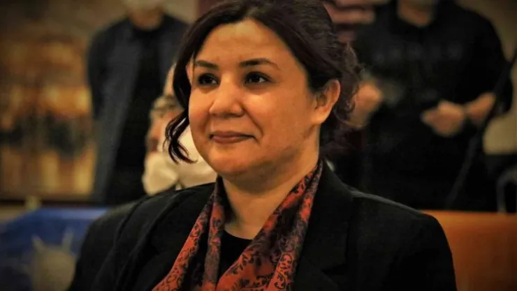 AK Parti'li Ünsal'dan sanatçı Gülşen'e imam hatip tepkisi