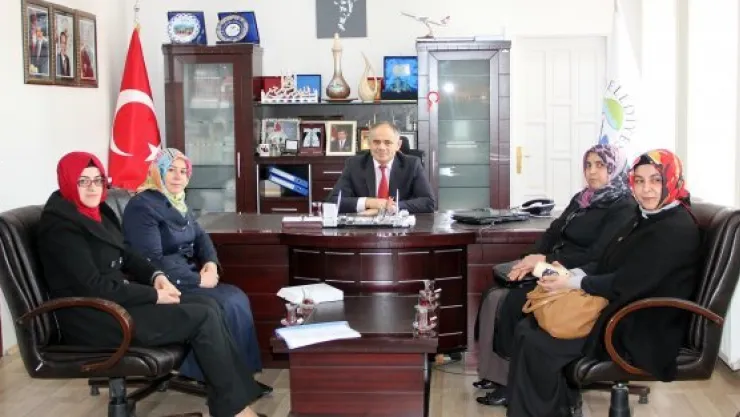 AK PARTİLİ KADINLAR BAŞKAN ÖZTÜRK'Ü ZİYARET ETTİ