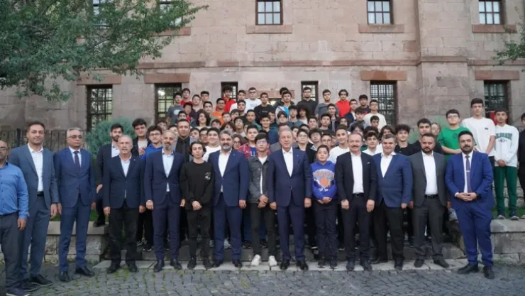 Akar Talas Gençlik Merkezi'nde Öğrencilerle Buluştu