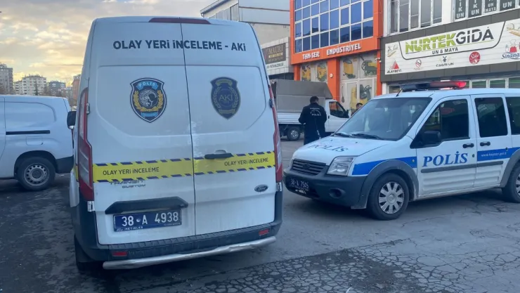 Alacak verecek nedeniyle husumetlisini yaralayan şahıs kendini vurdu