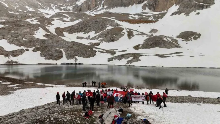 Aladağlar'da 'Türkiye'nin Gücü Gençliği' tırmanışı