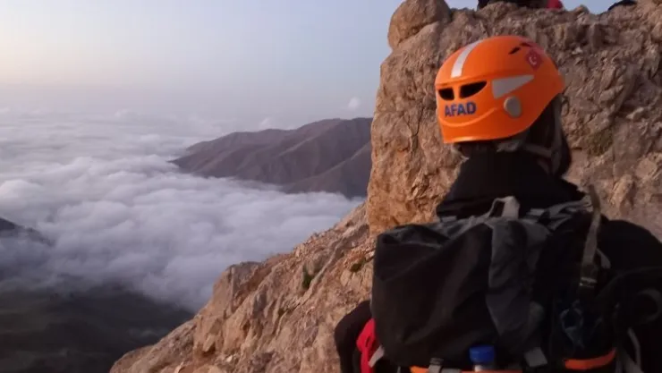 Aladağlar'da kaybolan dağcı 10 saat sonra kurtarıldı