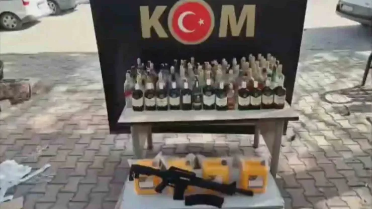 Alkol kaçakçılarını çöpten topladıkları boş şişeler ele verdi