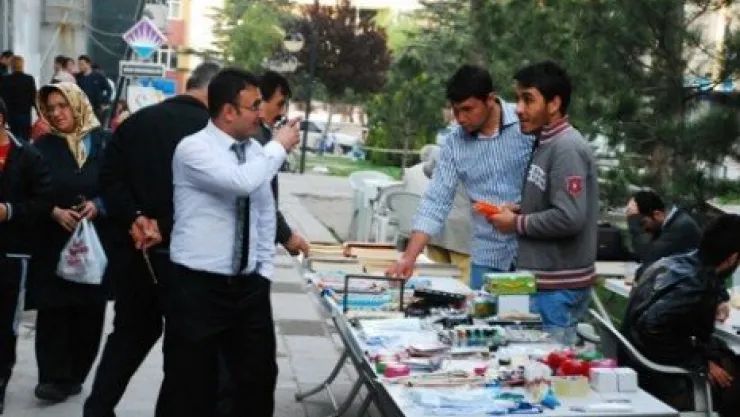 Alperen Ocakları ihtiyaç sahibi öğrenciler yararına kermes düzenledi