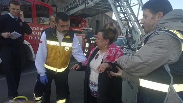 Altınlarını kaptırdı surlara çıktı