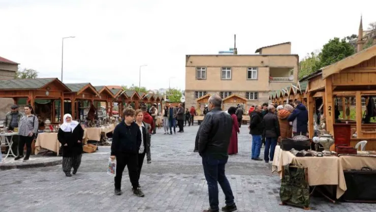 Antika Pazarı tutkuya dönüştü
