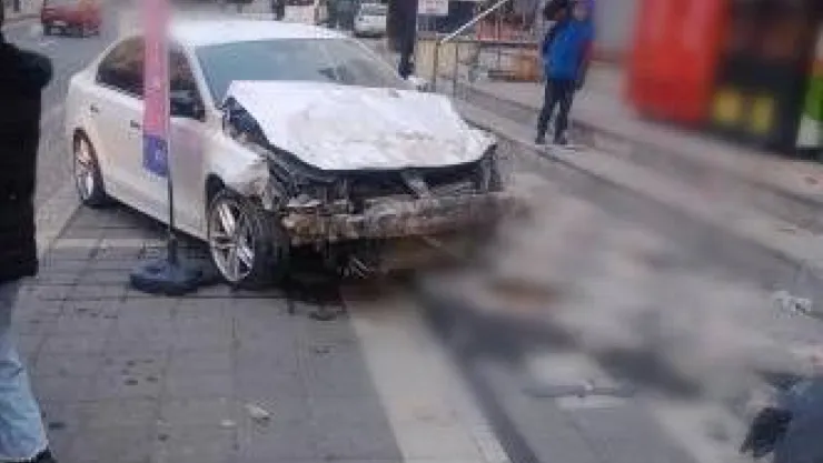 Araç, temizlik işçisine çarptı