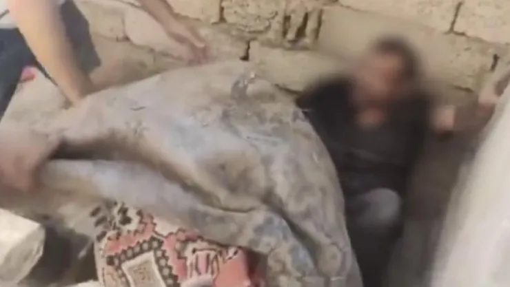 Aranan şahıs bahçedeki halının altında yakalandı