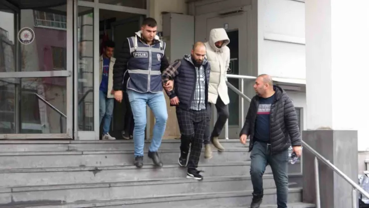 Eş zamanlı operasyonla 5 şahıs yakalandı