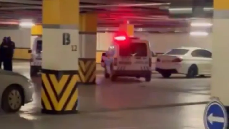 AVM otoparkında kavga: Uzun namlulu silah çekildi