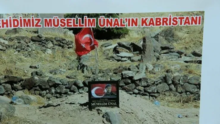 Ayan: Şehit mezarı kimse parmağını oynatmıyor