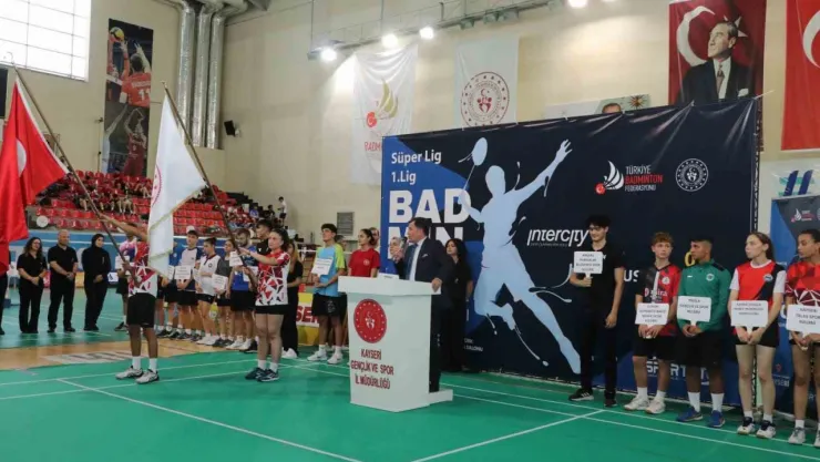 Badminton Süper Lig Müsabakaları Kayseri'de devam ediyor
