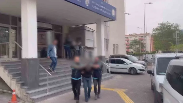 Bağ evi fareleri 460 bin liralık çalıntı malzemelerle yakalandı