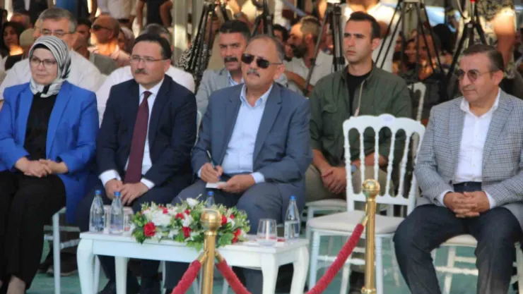 Bakan Özhaseki: '1 ve 2. derecede deprem bölgesinde bulunan bölgelerimizin oranı yüzde 66, yaşayan insan nüfusu ise yüzde 71'