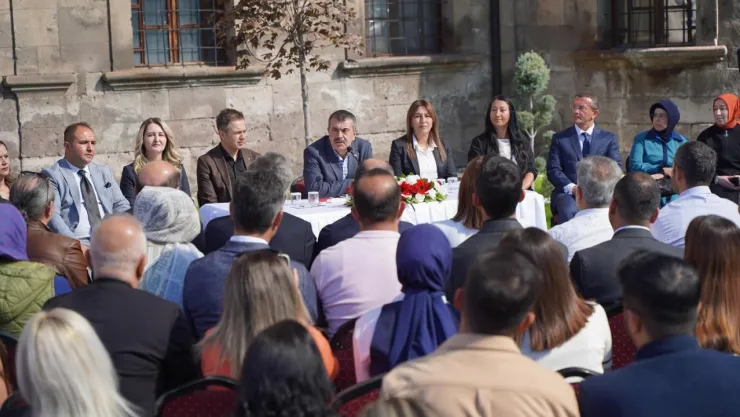 Bakan Tekin, Kayseri Lisesi'nde öğretmenler ile buluştu