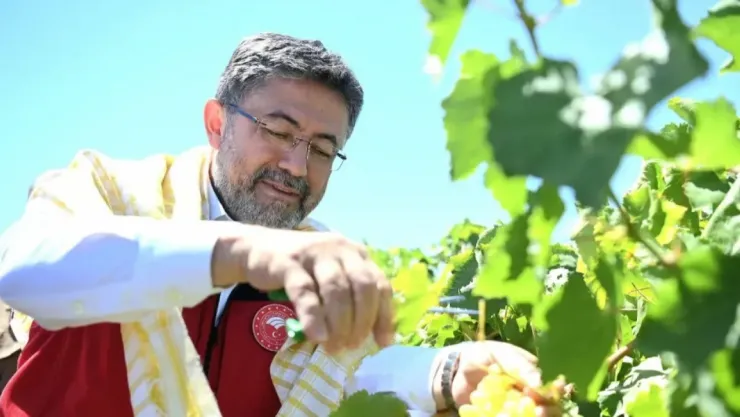 Bakan Yumaklı: '14 milyon 914 bin fidanla yeni bir rekora imza attık'