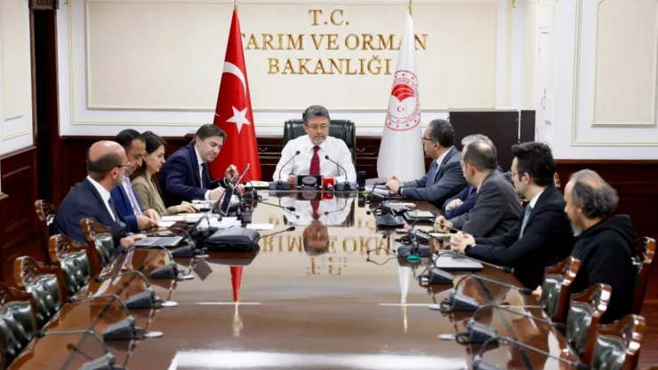 Bakan Yumaklı: 'Tarihin en büyük zirai don olaylarından biri yaşandı'