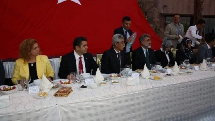 Bakan Yıldız, Şehit Aileleri ve Gazilerle İftarda Buluştu