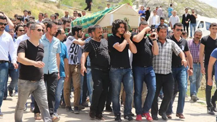 Balkondan düşerek ölen öğrenci son yolculuğuna uğurlandı