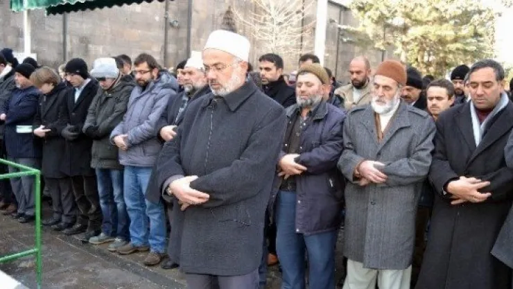 Bangladeş'te İdam Edilen Abdülkadir Molla İçin Gıyabi Cenaze Namazı Kılındı 