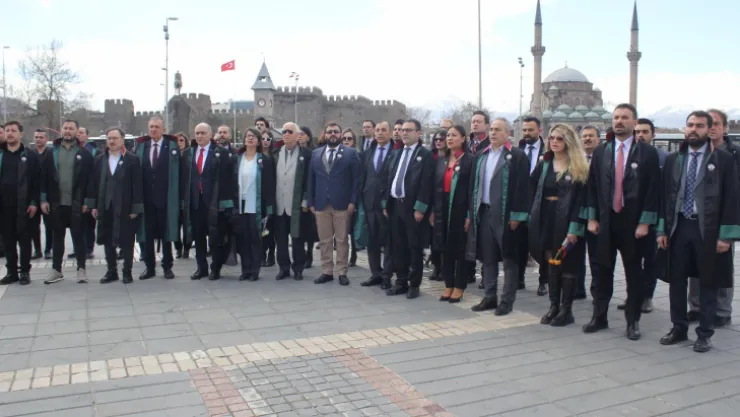 Baro Başkanı Köse, 'Biz hukuk dışında eğilmeyen avukatlarız'